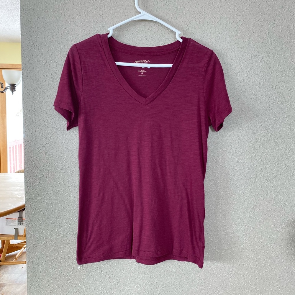 4/$20 Arizona Jeans Vneck Tshirt